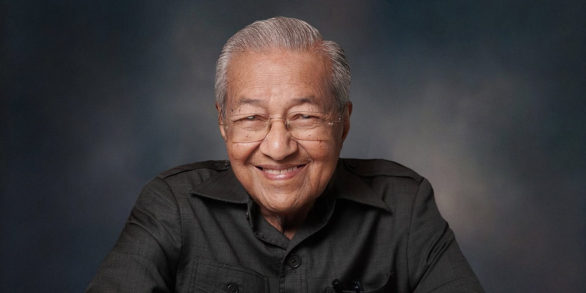 Tun Mahathir Sambut Ulang Tahun Ke-101