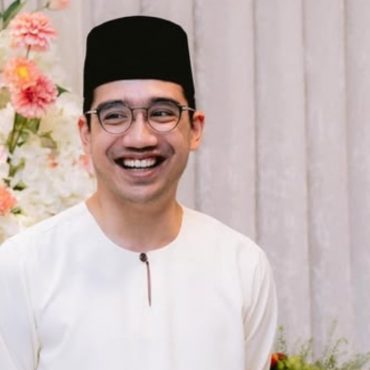Wani Kayrie Guna Mikrofon Istimewa Pada Malam AJL40 – ‘Dibeli Tahun 2019 Dengan Titik Peluh Sendiri’