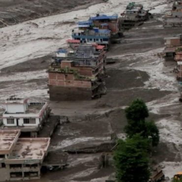 ‘Kami Cuma Tunggu Signal’ – Telefon HONOR Selamatkan 20 Pelancong Malaysia Dari Banjir Thailand