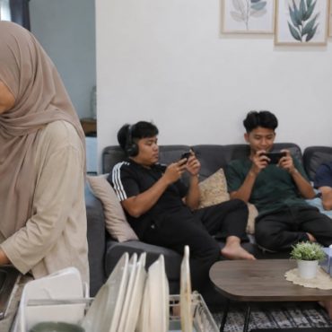 ‘Anak Yang Baik, Selalu Dahulukan Keluarga’ – Ibu Meerqeen