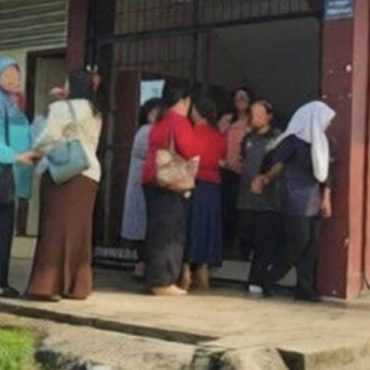 Lelaki Bertopeng Heret Guru Wanita Keluar Dari Kelas & Didakwa T*kam Mangsa 20 Kali Sehingga Maut