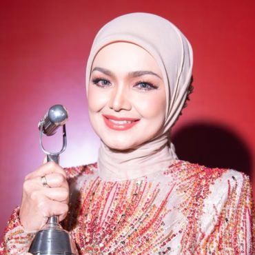 [VIDEO] Siti Nurhaliza Kekal Berentap Di AIM, Mahu Hargai Karya Penggiat Muzik Lain – ‘Tiada Alasan Untuk Tarik Diri’
