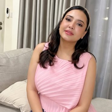 ‘Seronok Orang Lahir Dalam Keluarga Berada, Kita Ni Terumbang-Ambing Cari Kerja..Kais Pagi Makan Pagi’ – Fathia Latiff