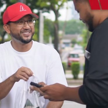 Berbaki RM33 Dalam Akaun, Bekas CEO Ini Tak Malu Jual Nasi Lemak Demi Bangkit