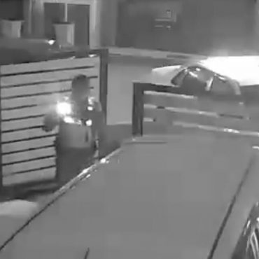 ‘Jangan Pukul Rata Semua Polis’ – CCTV Rakam Kereta Peronda Sanggup Undur 'Check' Pagar Terbuka Jam 1 Pagi