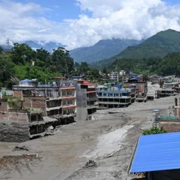 'Tolong Bagi Kami Gambaran Jelas..' - Rayuan Sayu Anak Mangsa Tragedi Nepal Sebelum Pasukan SMART Pulang