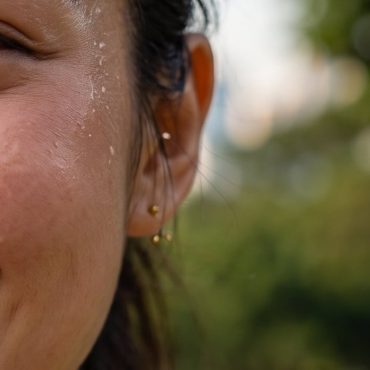Peluh Bukannya Musuh Kulit, Tapi Rahsia 'Glow-Up' Tanpa Modal