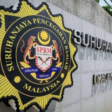 SPRM Bekerjasama Dengan Pihak Berkuasa UK Siasat Aset Tun Mahathir, Keluarga
